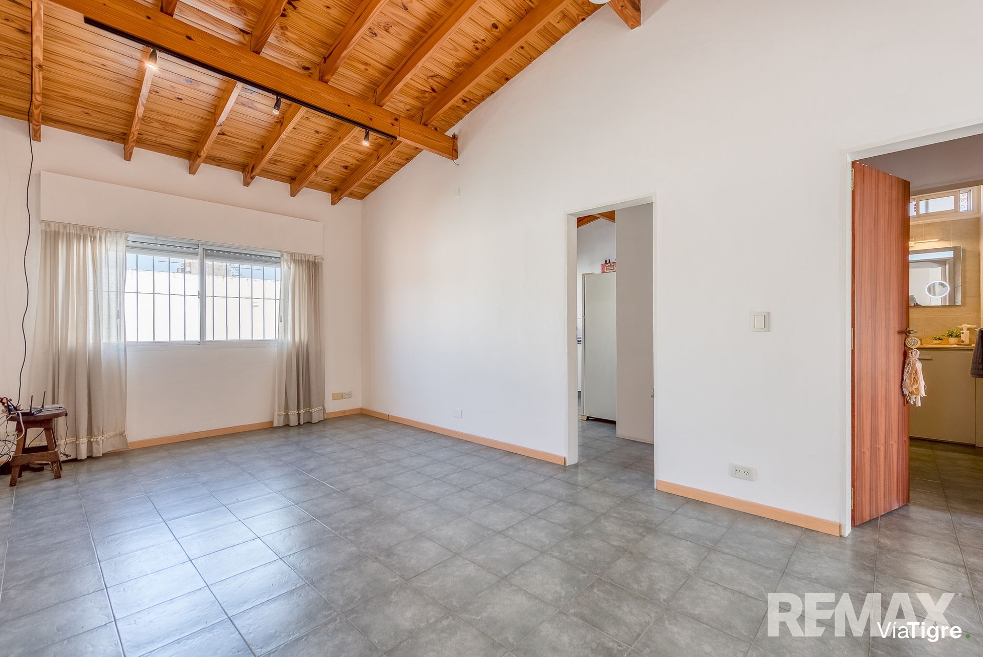 Venta casa 6 ambientes tipo PH con patio y balcon