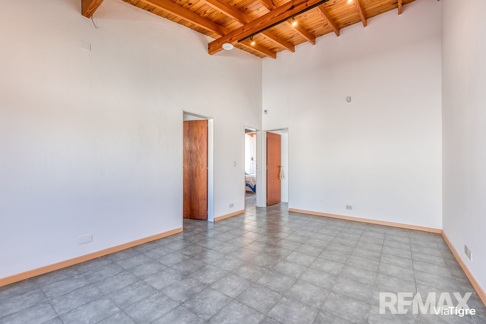 Venta casa 6 ambientes tipo PH con patio y balcon