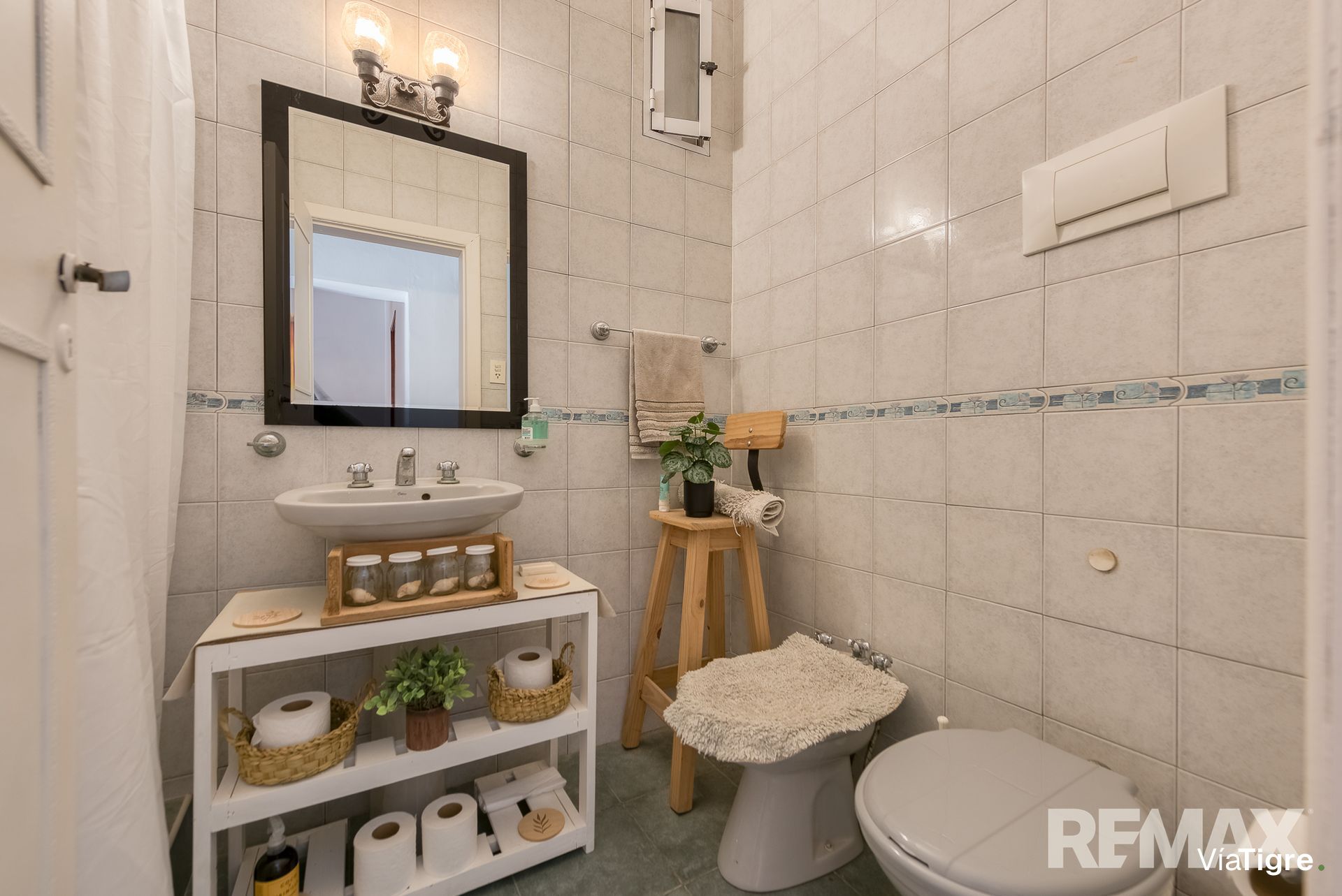 Venta casa 6 ambientes tipo PH con patio y balcon