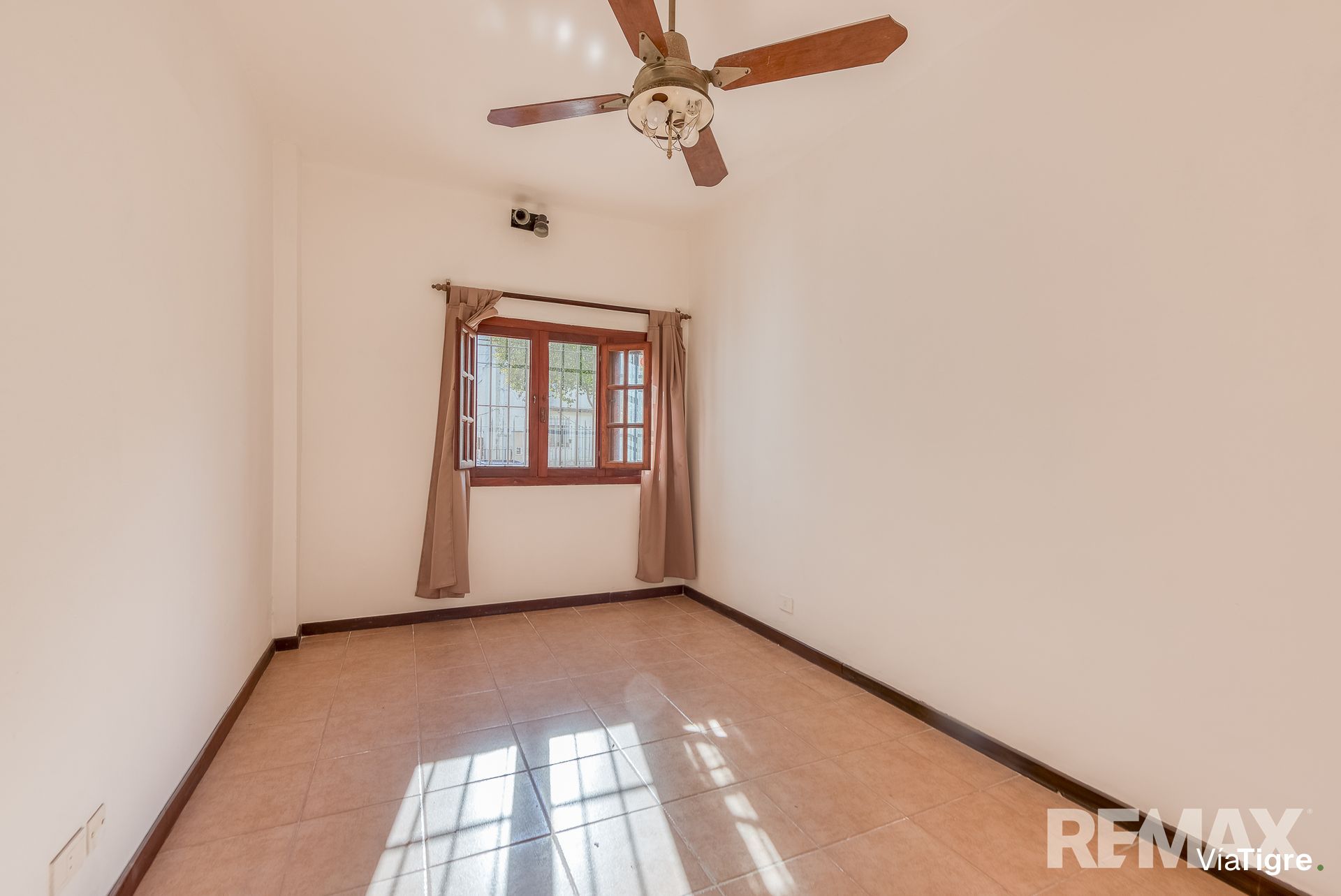 Venta casa 6 ambientes tipo PH con patio y balcon