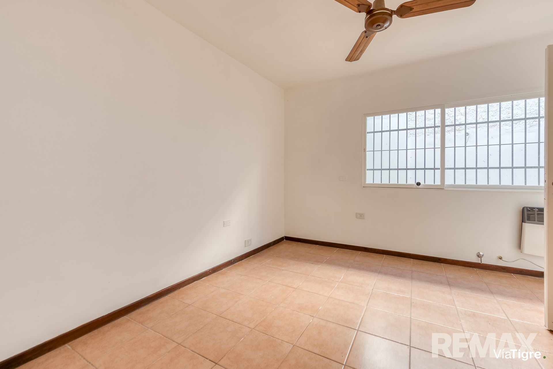 Venta casa 6 ambientes tipo PH con patio y balcon