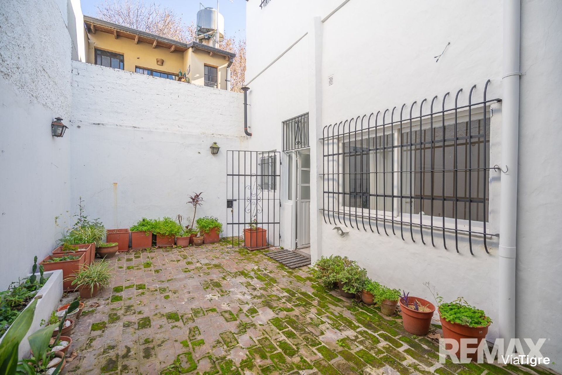 Venta casa 6 ambientes tipo PH con patio y balcon
