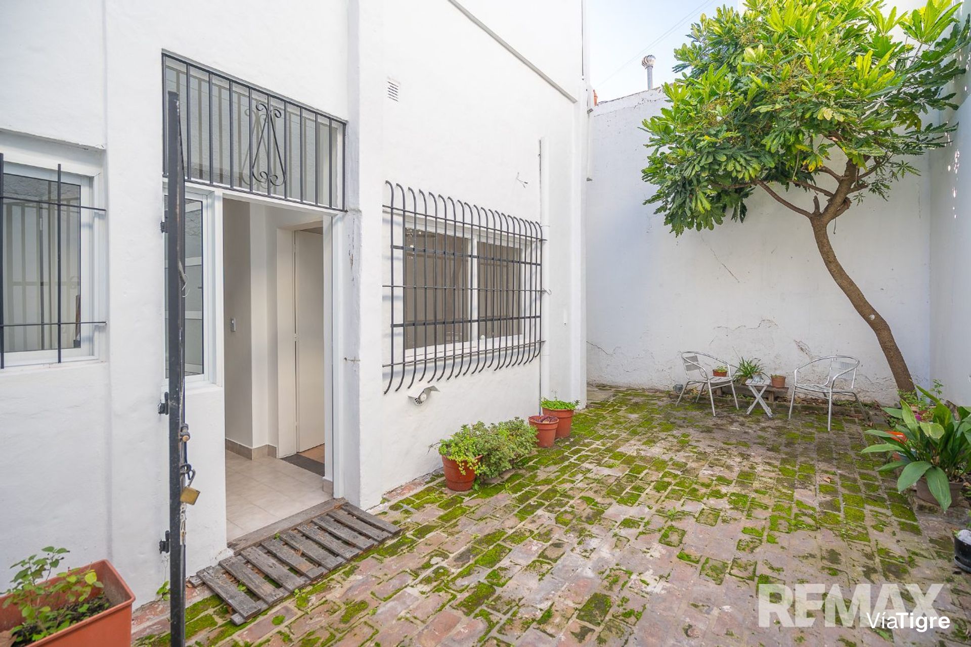 Venta casa 6 ambientes tipo PH con patio y balcon