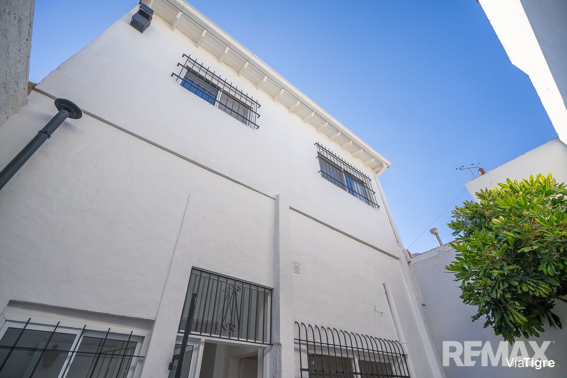 Venta casa 6 ambientes tipo PH con patio y balcon
