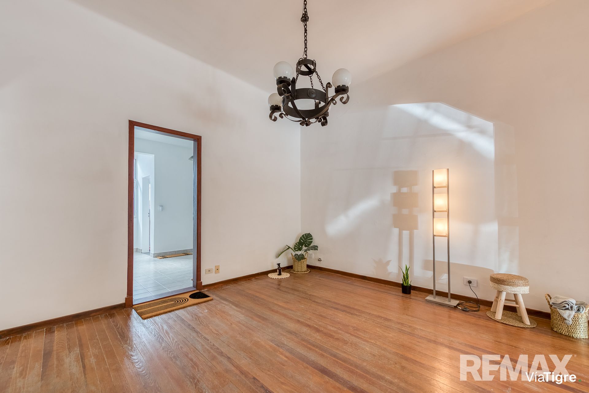 Venta casa 6 ambientes tipo PH con patio y balcon