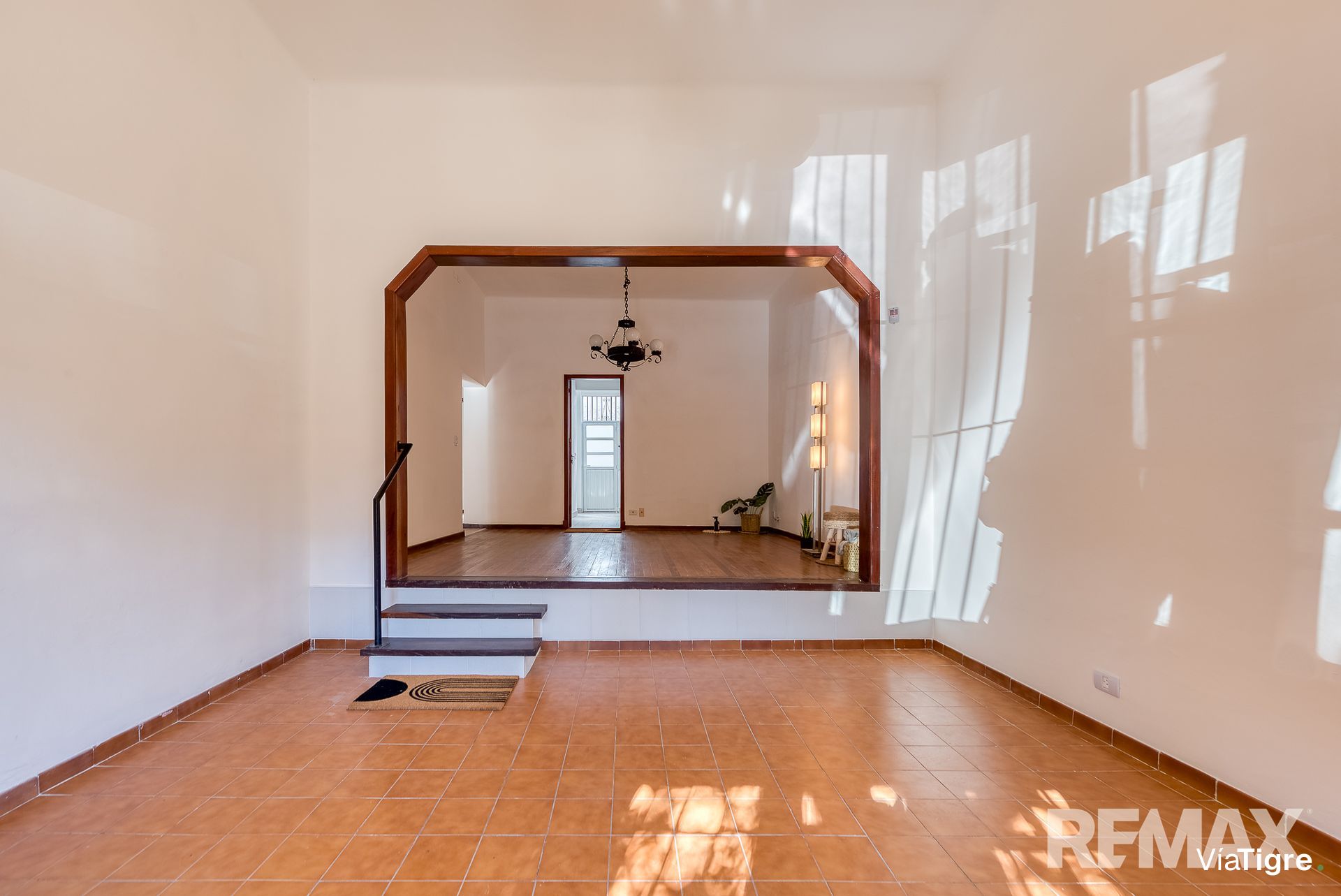 Venta casa 6 ambientes tipo PH con patio y balcon