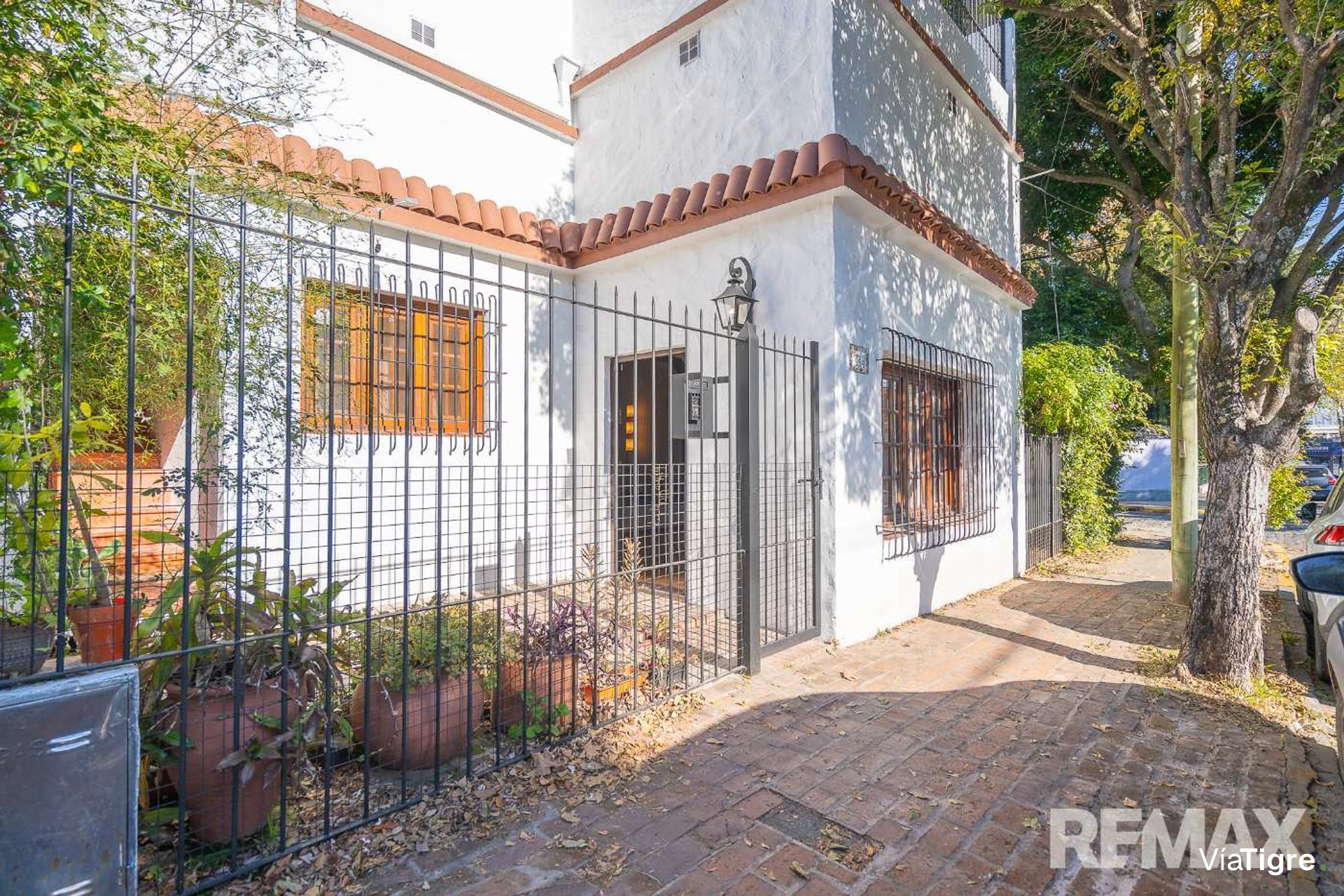 Venta casa 6 ambientes tipo PH con patio y balcon