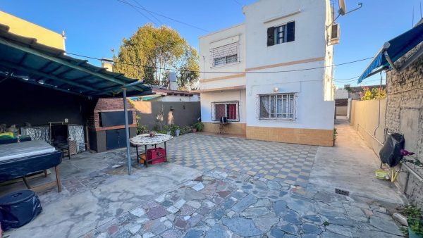 Sale Multifamily House With Commercial Space In Boulogne