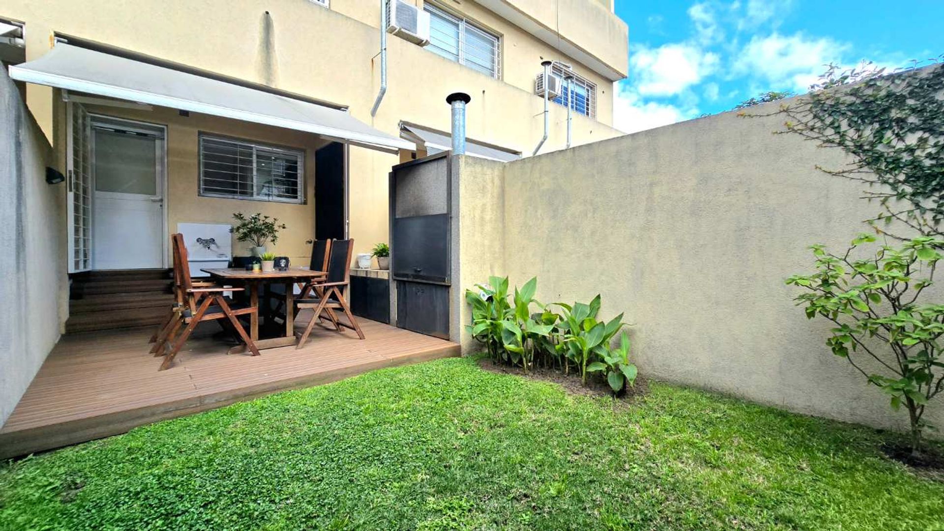 Venta Triplex 5 Amb. Jardín, y Garage OLIVOS
