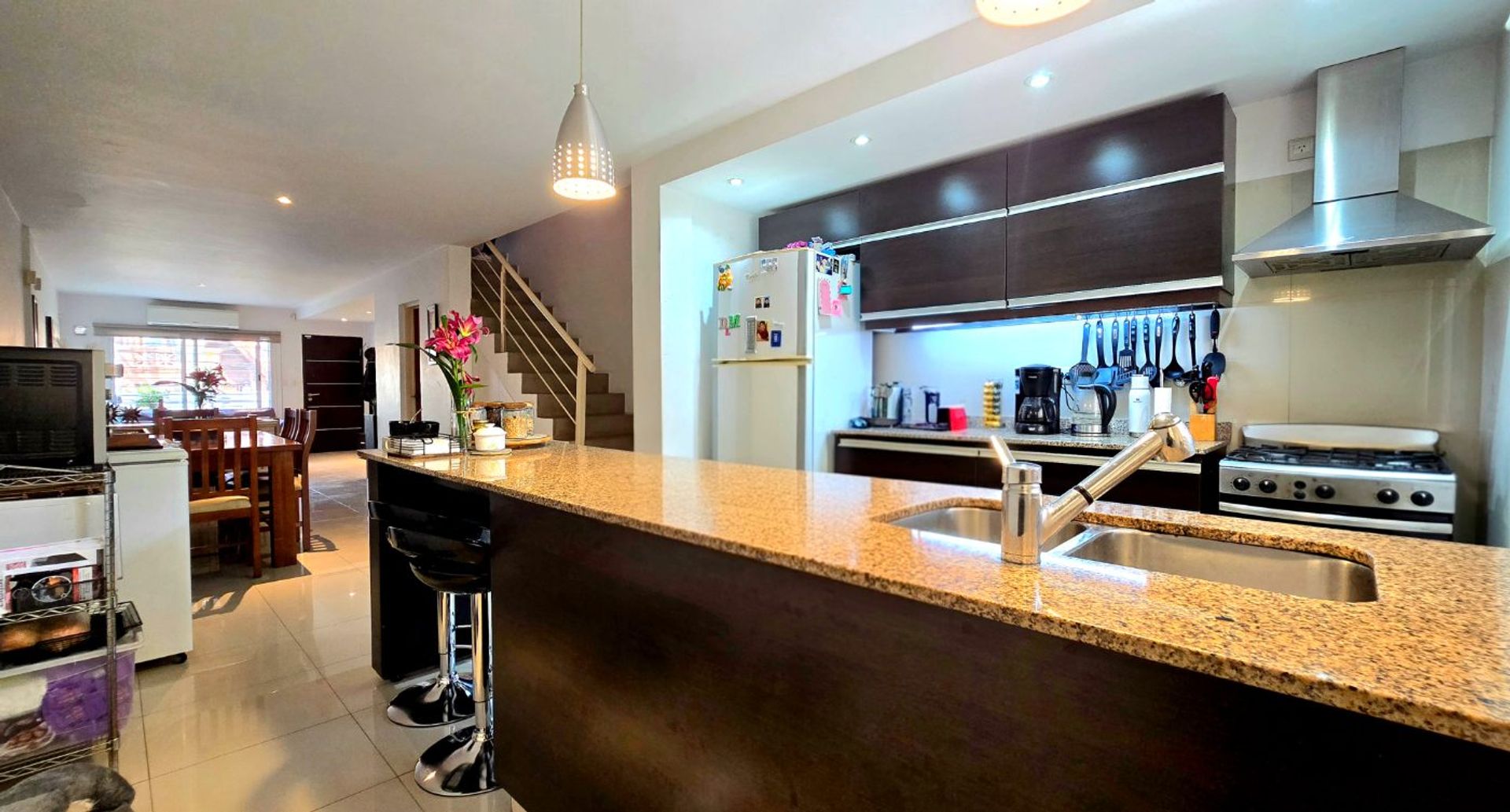 Venta Triplex 5 Amb. Jardín, y Garage OLIVOS