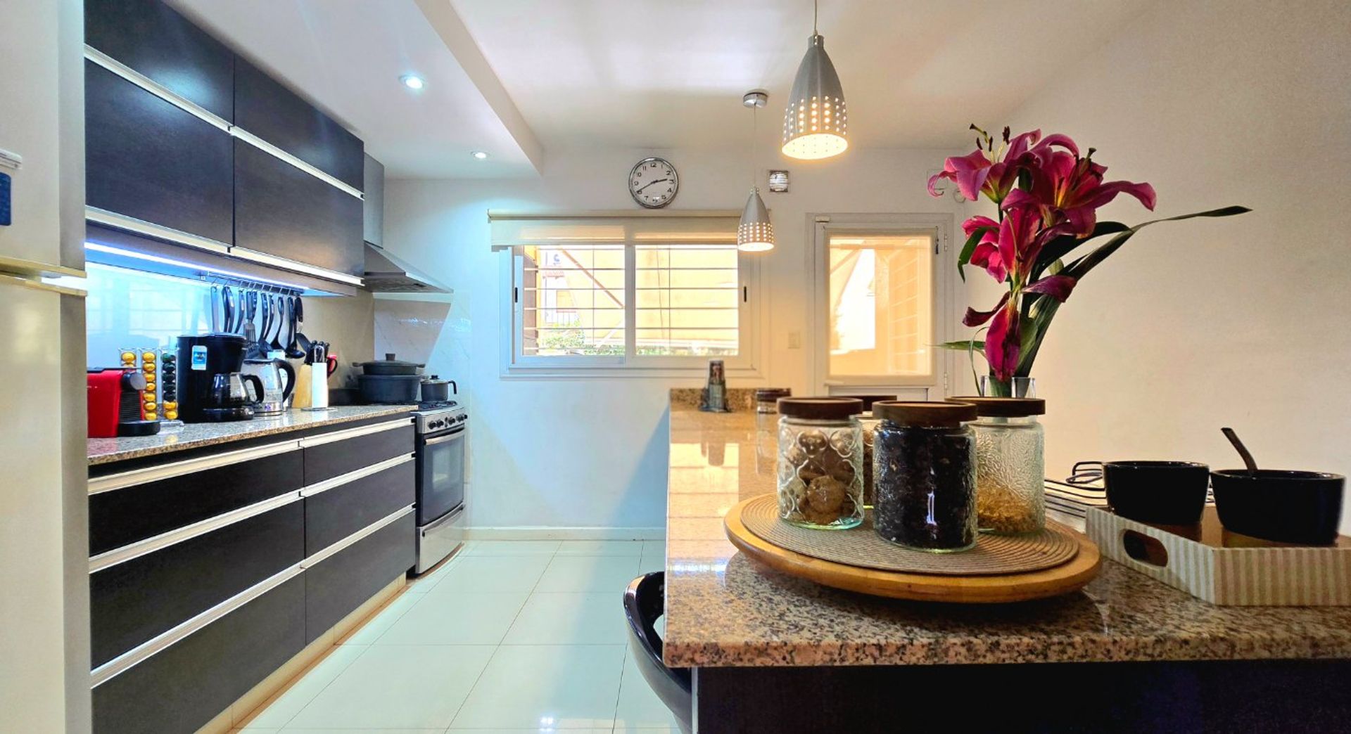 Venta Triplex 5 Amb. Jardín, y Garage OLIVOS