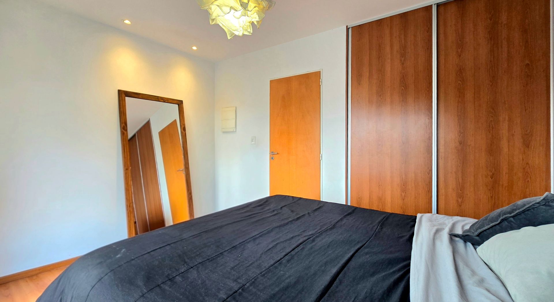Venta Triplex 5 Amb. Jardín, y Garage OLIVOS