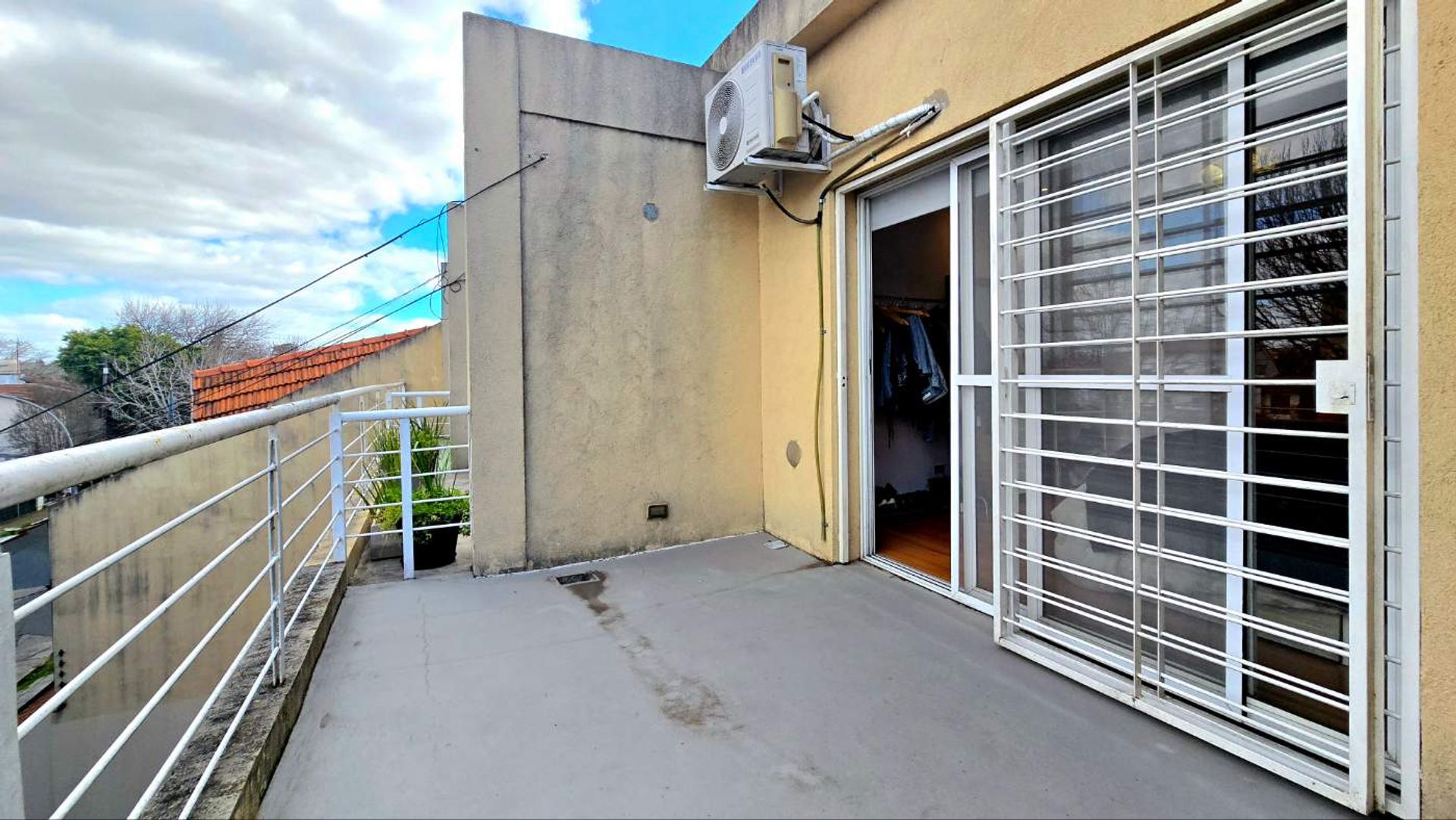 Venta Triplex 5 Amb. Jardín, y Garage OLIVOS