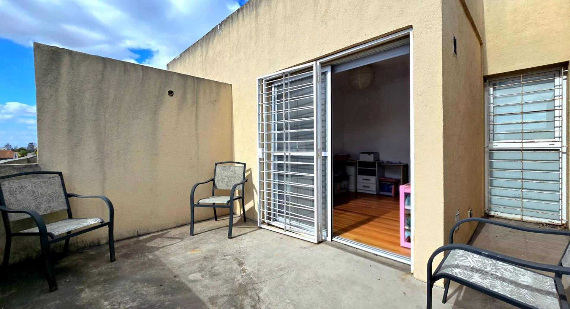 Venta Triplex 5 Amb. Jardín, y Garage OLIVOS