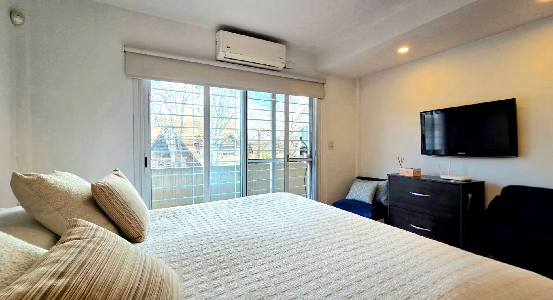 Venta Triplex 5 Amb. Jardín, y Garage OLIVOS