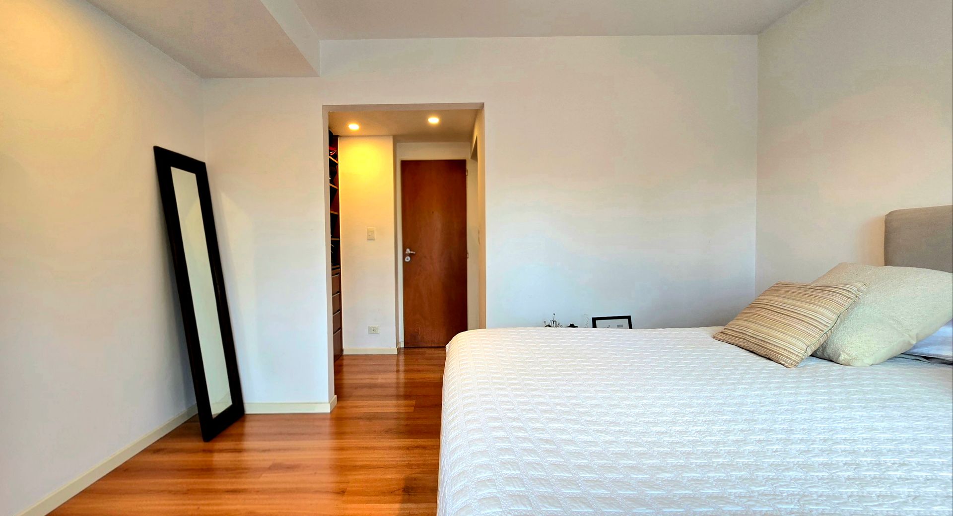 Venta Triplex 5 Amb. Jardín, y Garage OLIVOS