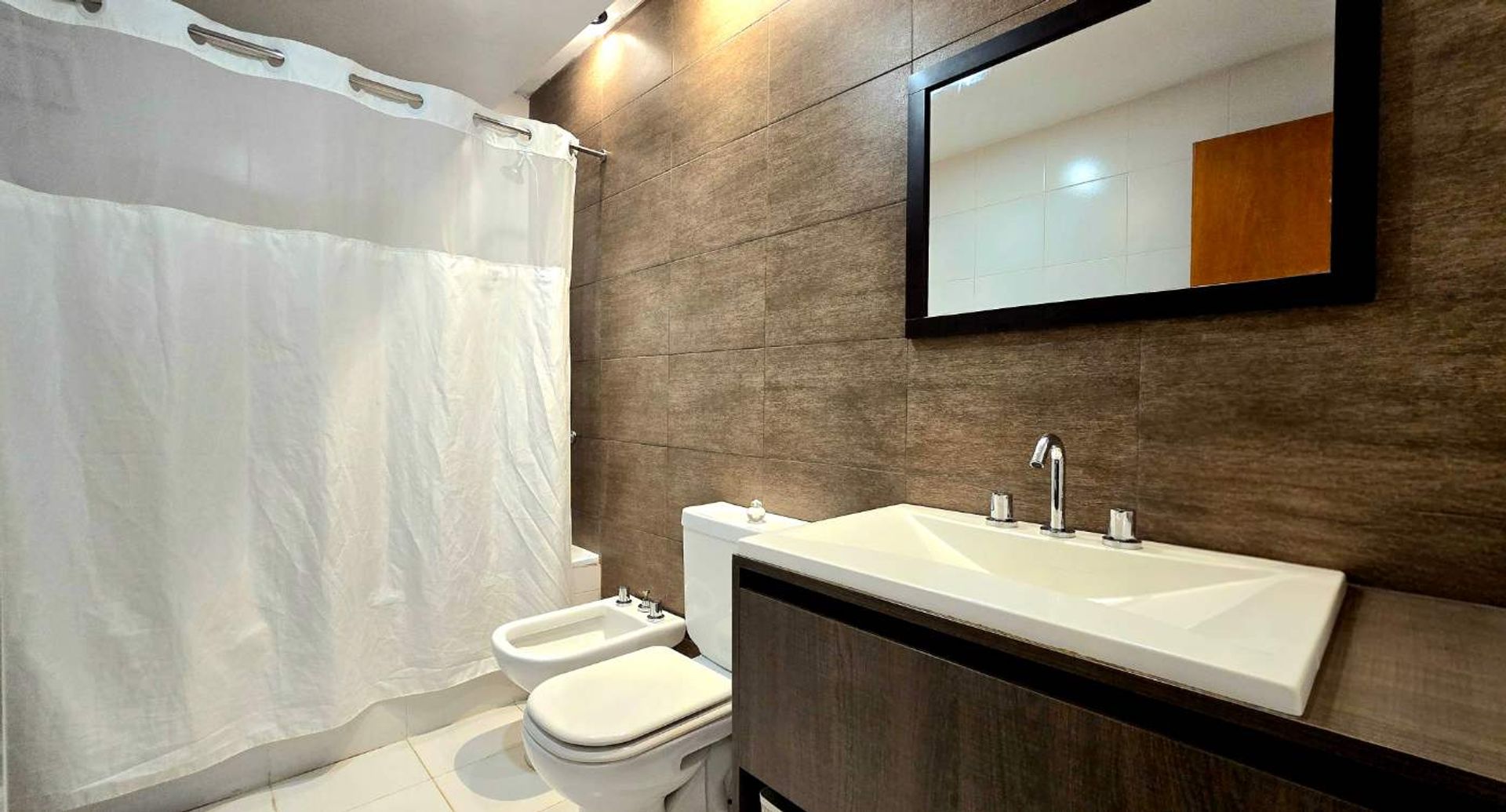 Venta Triplex 5 Amb. Jardín, y Garage OLIVOS