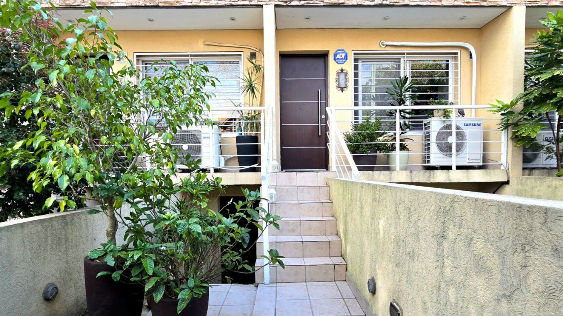 Venta Triplex 5 Amb. Jardín, y Garage OLIVOS