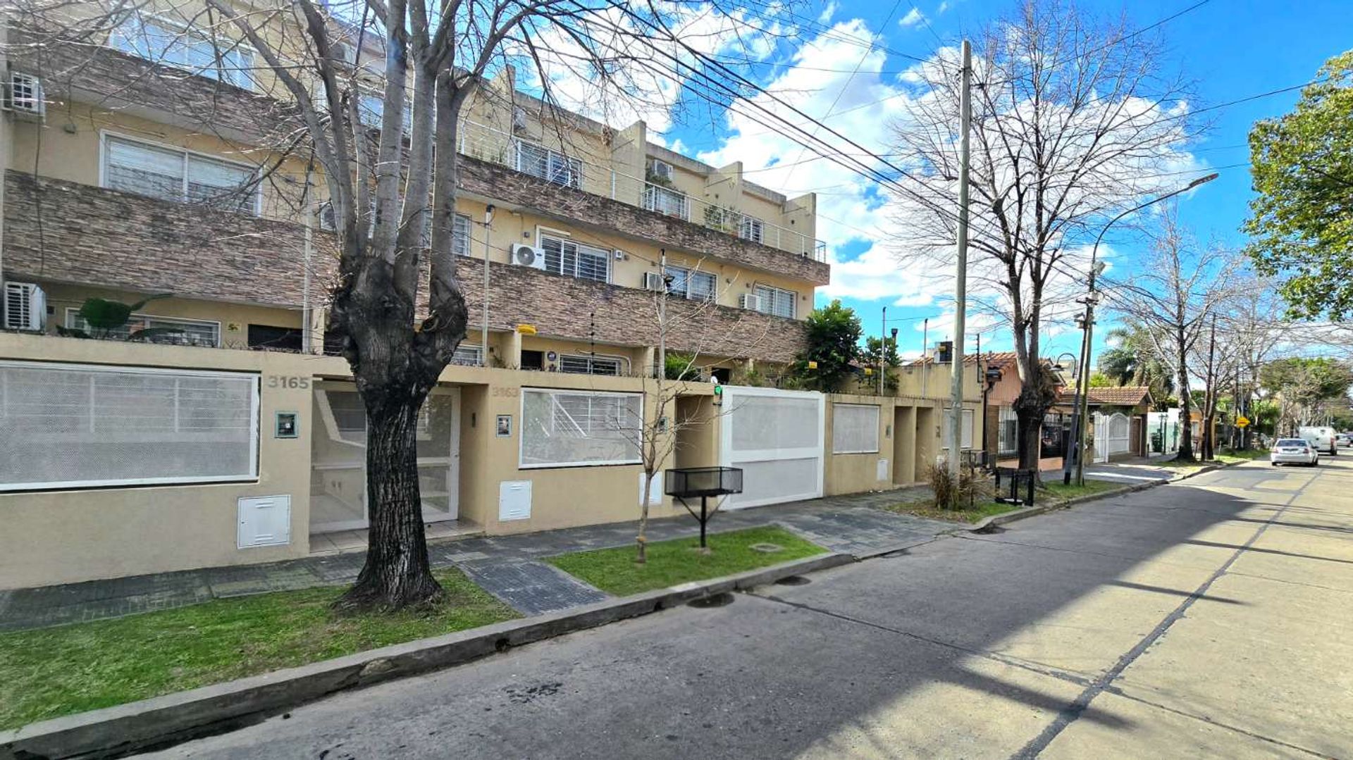 Venta Triplex 5 Amb. Jardín, y Garage OLIVOS