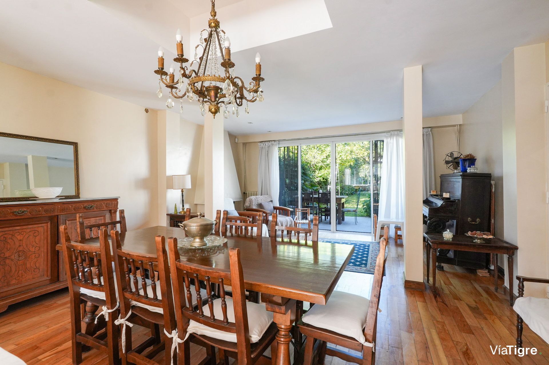 Venta Casa 5 Amb en Martínez con Jardin y Pileta