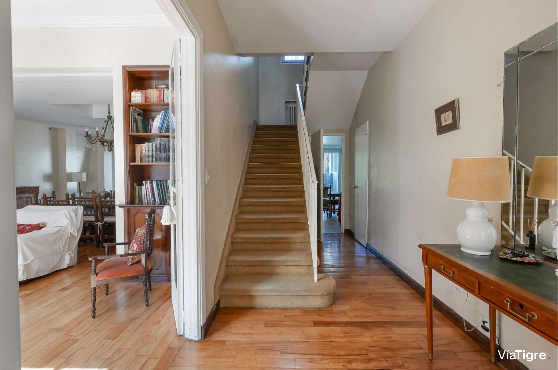 Venta Casa 5 Amb en Martínez con Jardin y Pileta