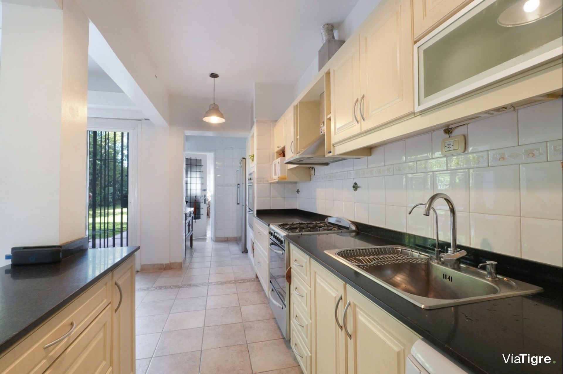 Venta Casa 5 Amb en Martínez con Jardin y Pileta