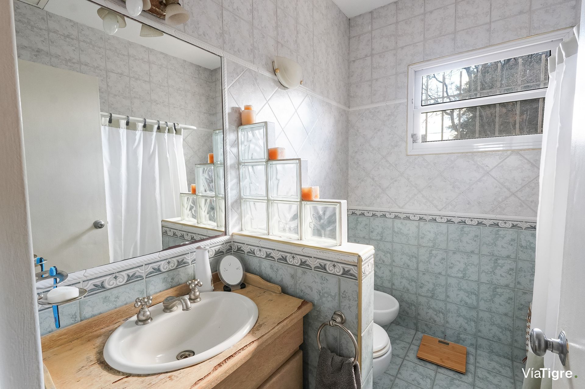 Venta Casa 5 Amb en Martínez con Jardin y Pileta