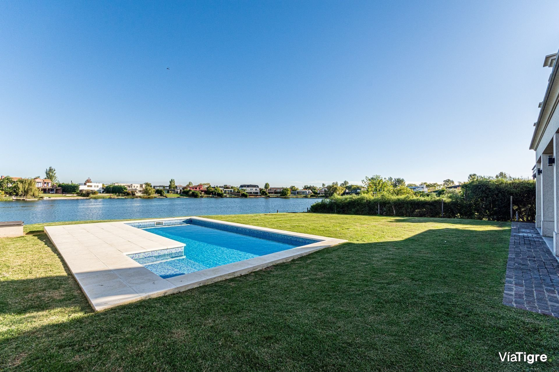 Venta Casa A La Laguna En San Benito Con Piscina