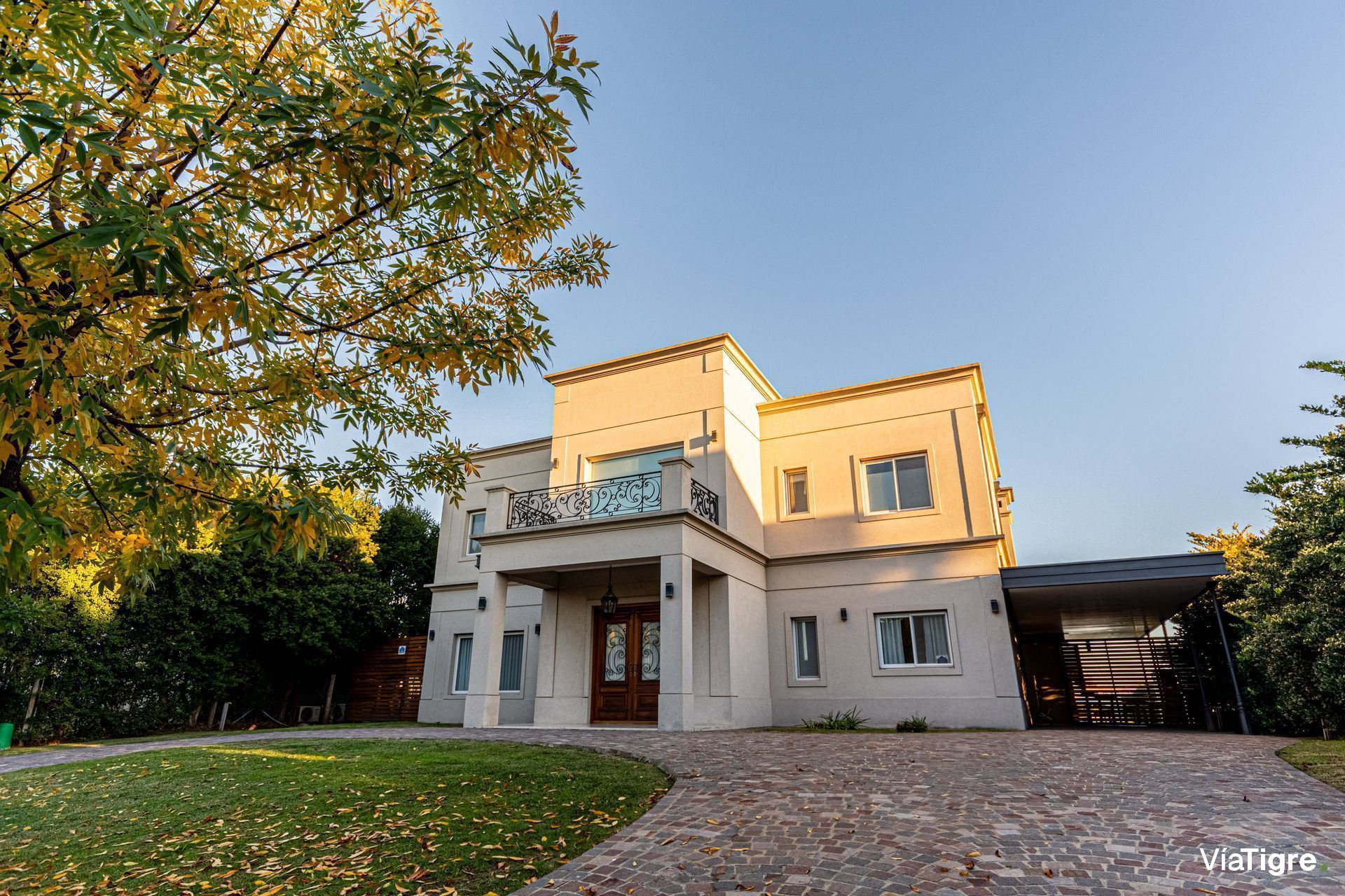 Venta Casa A La Laguna En San Benito Con Piscina