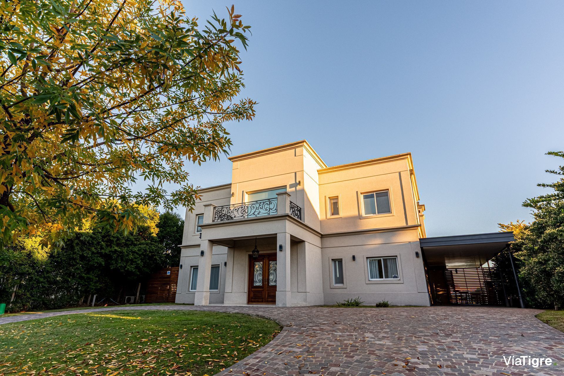 Venta Casa A La Laguna En San Benito Con Piscina