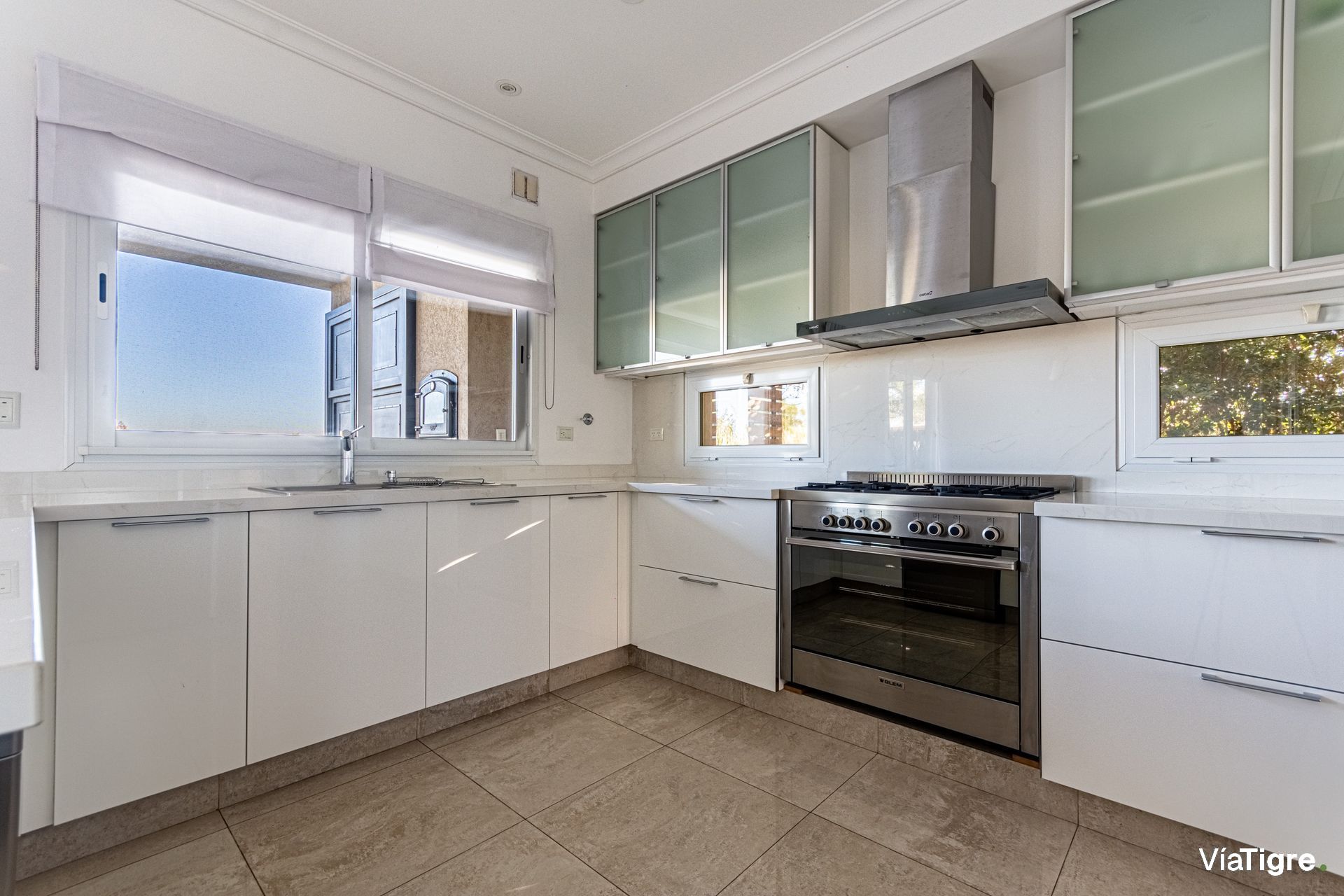 Venta Casa A La Laguna En San Benito Con Piscina