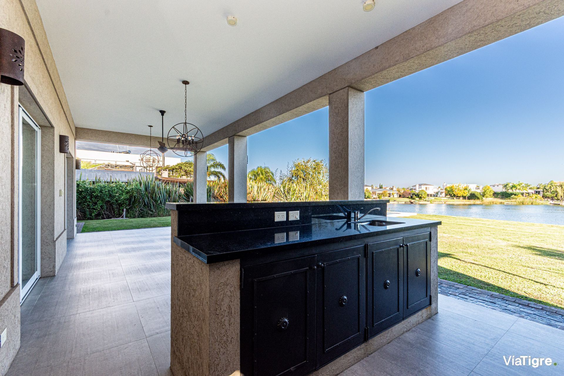 Venta Casa A La Laguna En San Benito Con Piscina