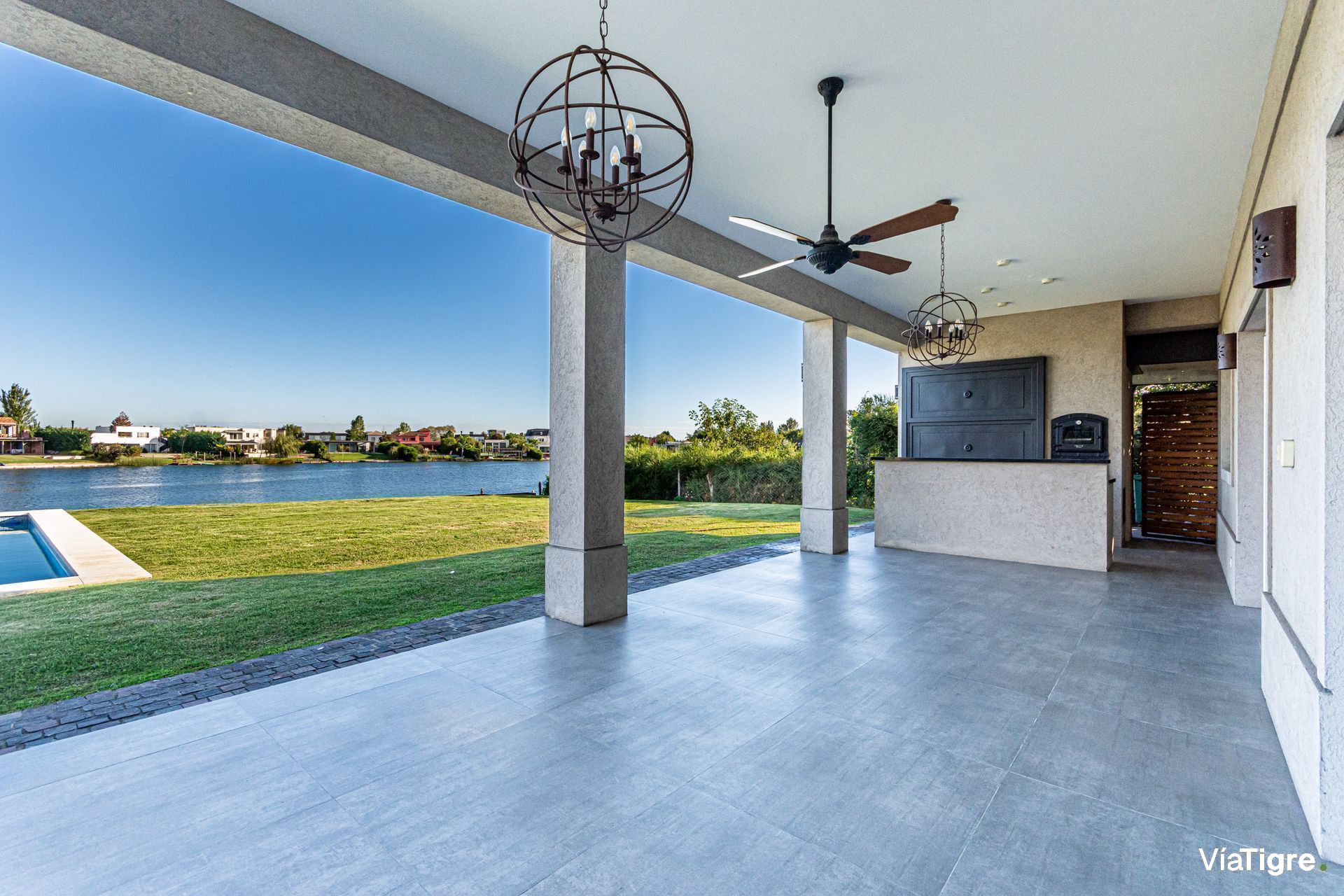 Venta Casa A La Laguna En San Benito Con Piscina