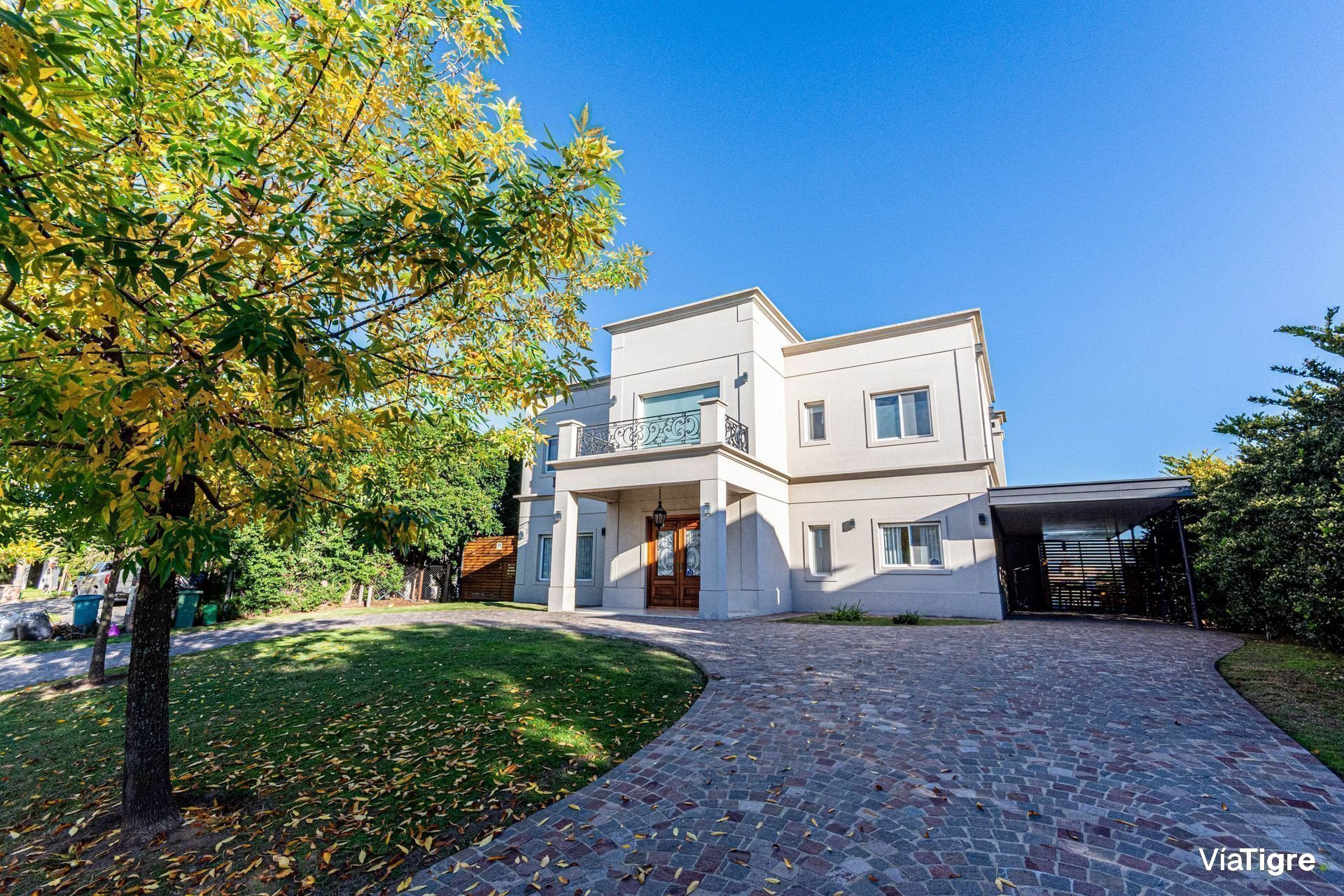 Venta Casa A La Laguna En San Benito Con Piscina