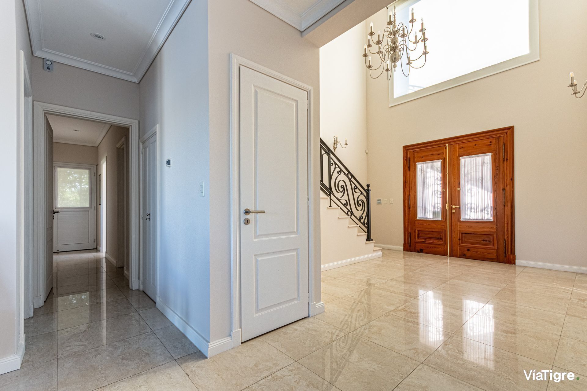 Venta Casa A La Laguna En San Benito Con Piscina