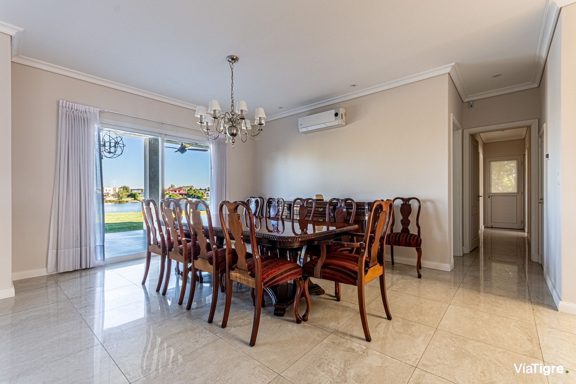 Venta Casa A La Laguna En San Benito Con Piscina