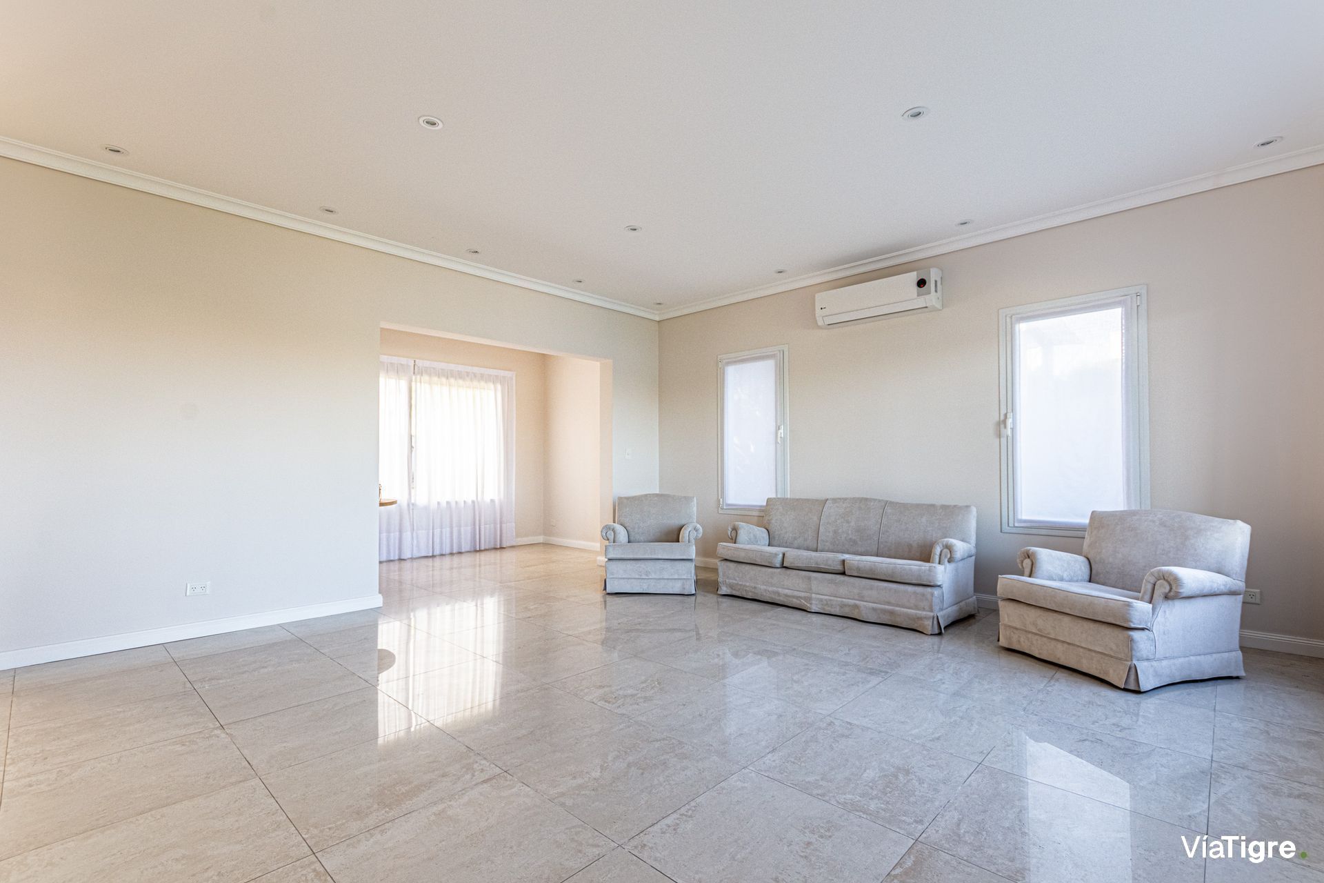 Venta Casa A La Laguna En San Benito Con Piscina