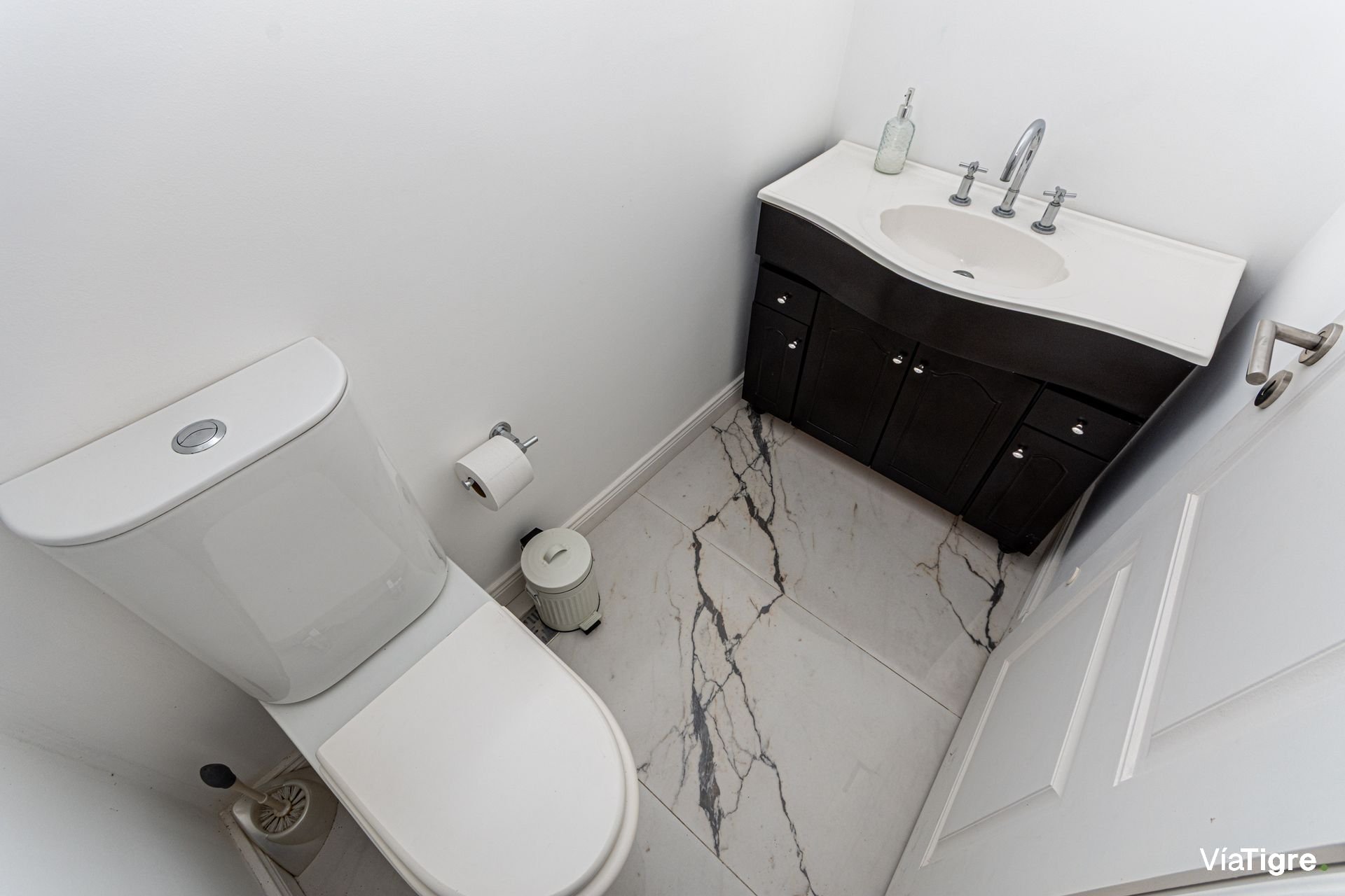Venta Casa A La Laguna En San Benito Con Piscina