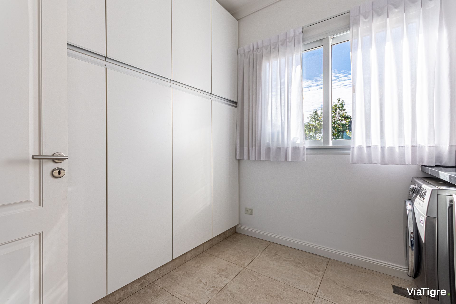 Venta Casa A La Laguna En San Benito Con Piscina