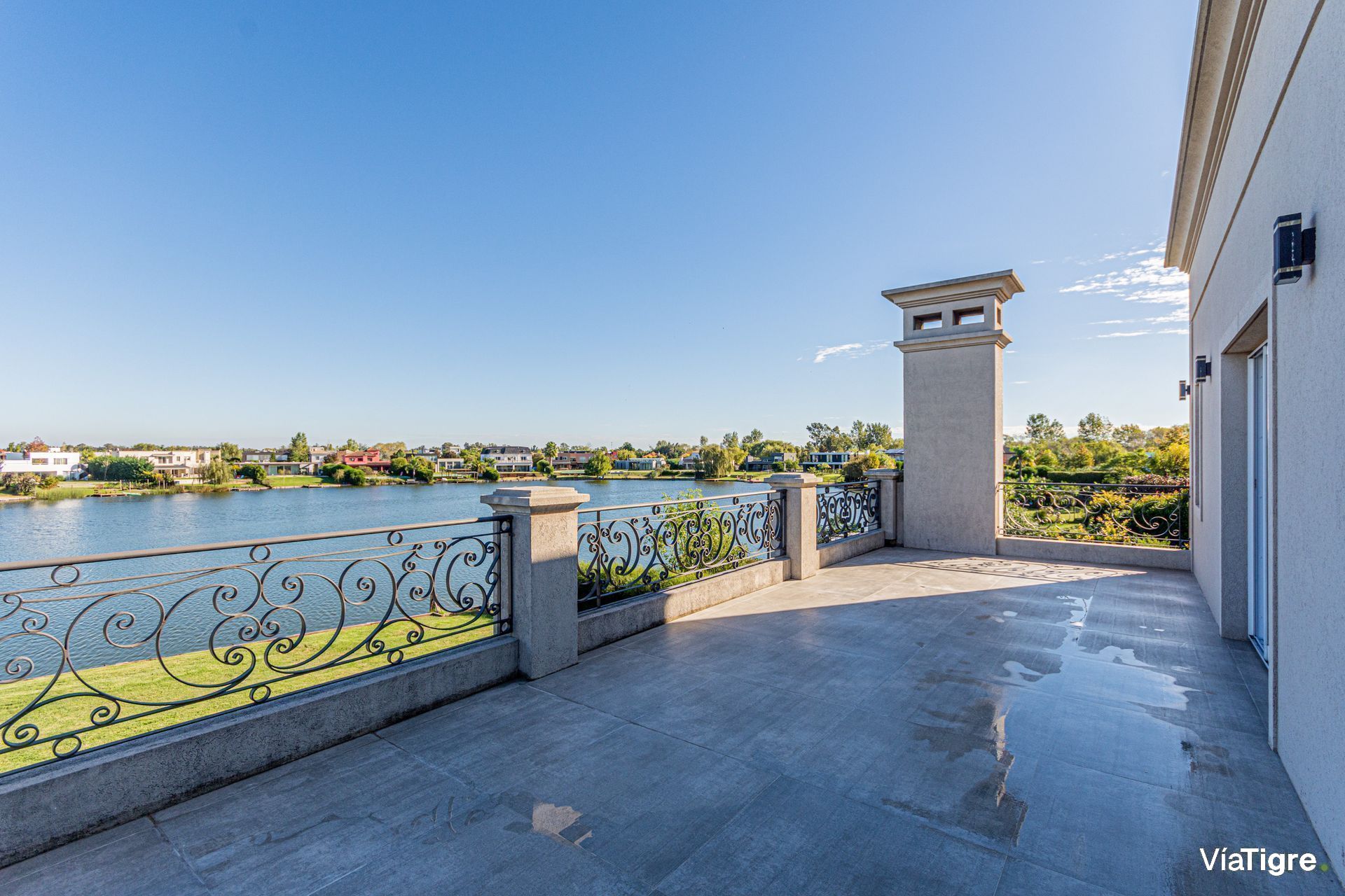 Venta Casa A La Laguna En San Benito Con Piscina
