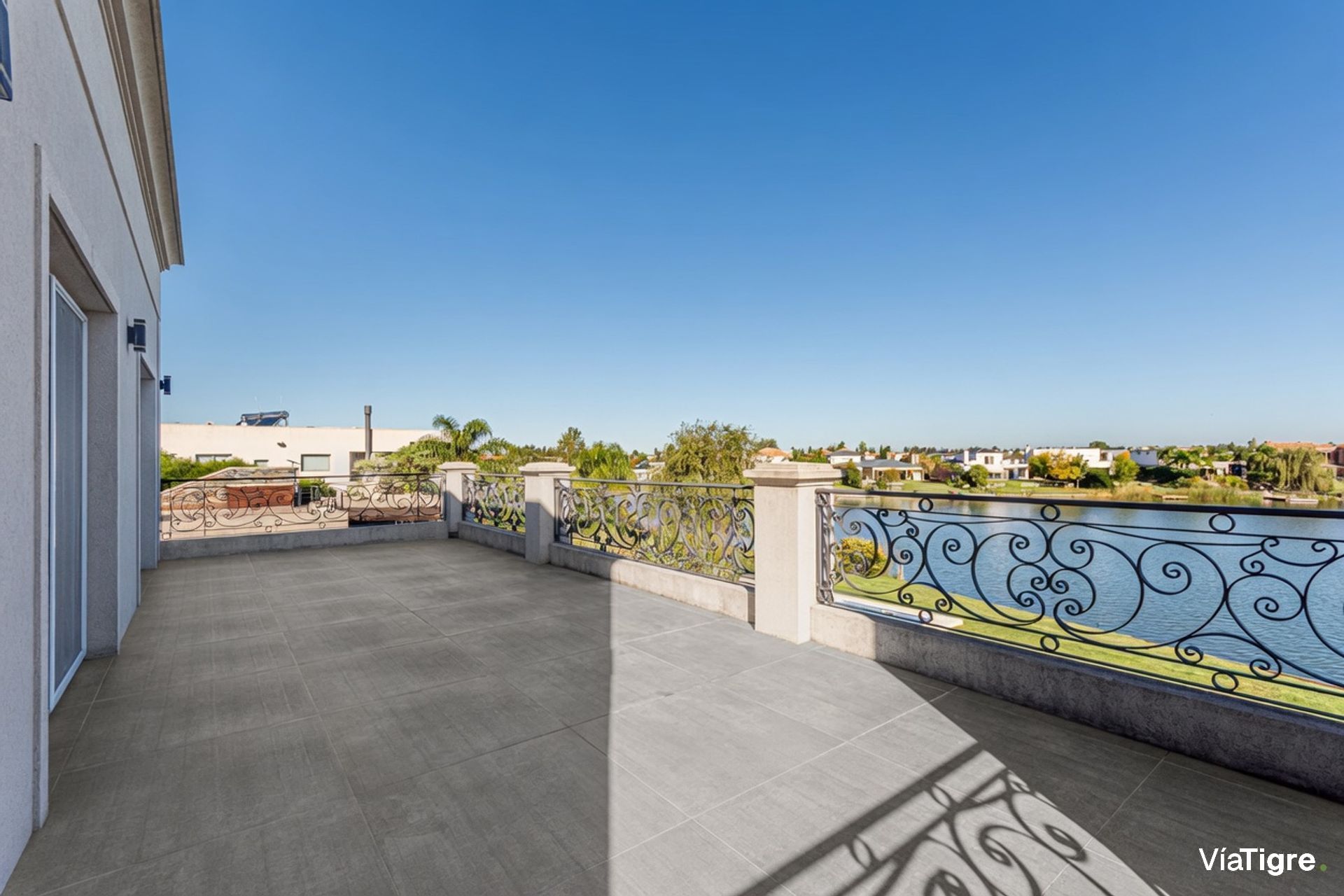 Venta Casa A La Laguna En San Benito Con Piscina