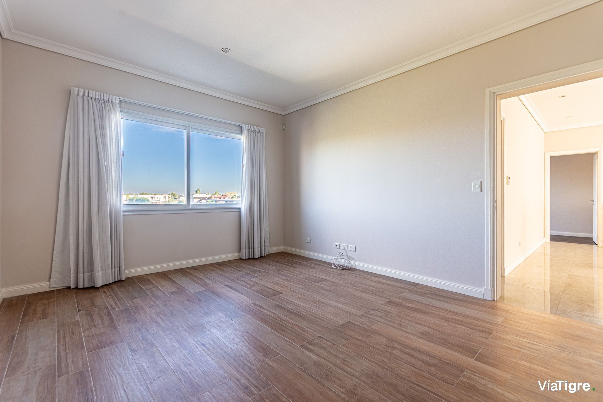 Venta Casa A La Laguna En San Benito Con Piscina