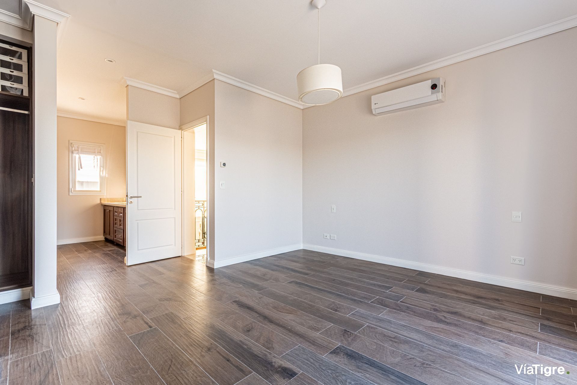 Venta Casa A La Laguna En San Benito Con Piscina