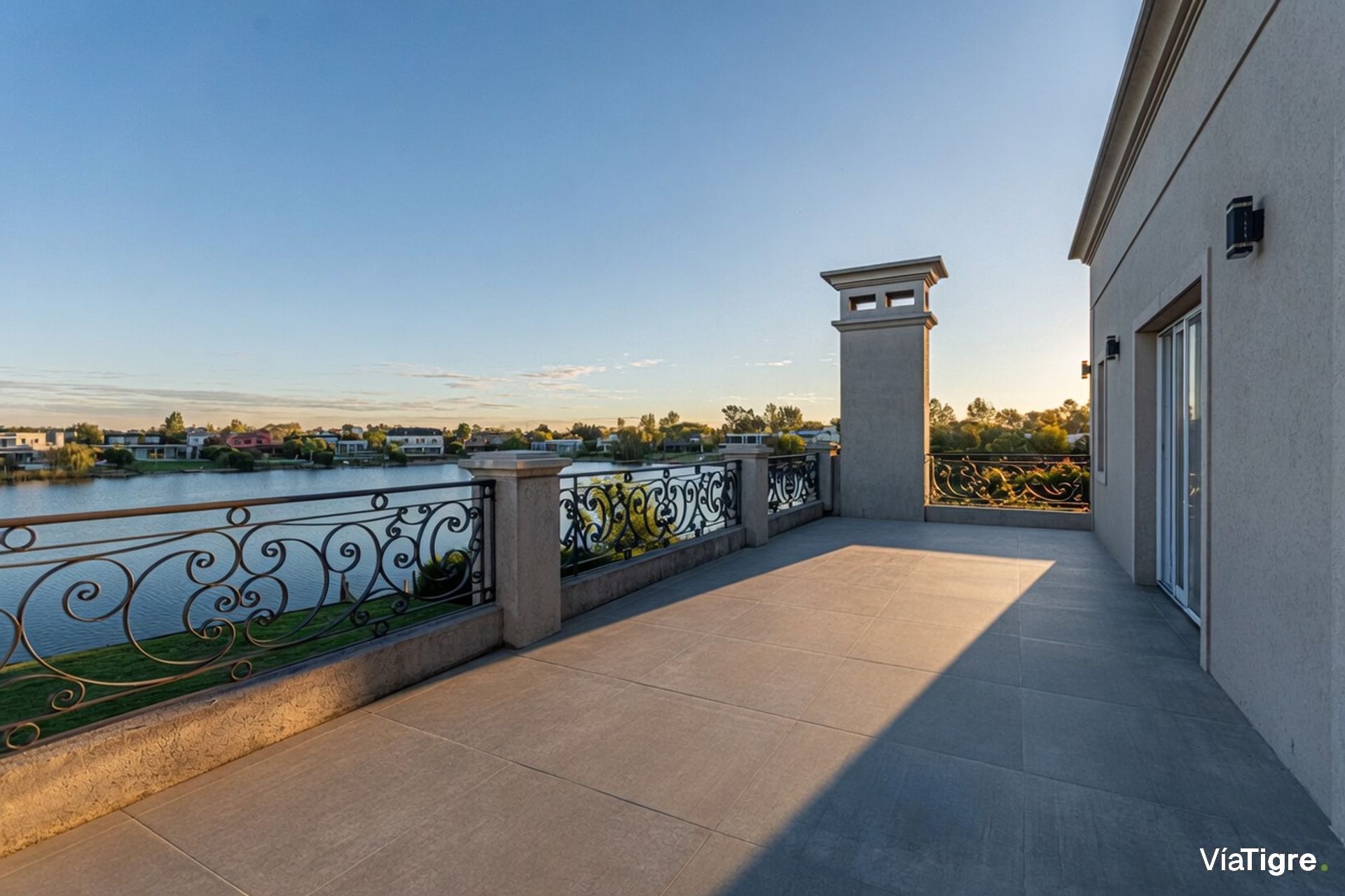 Venta Casa A La Laguna En San Benito Con Piscina