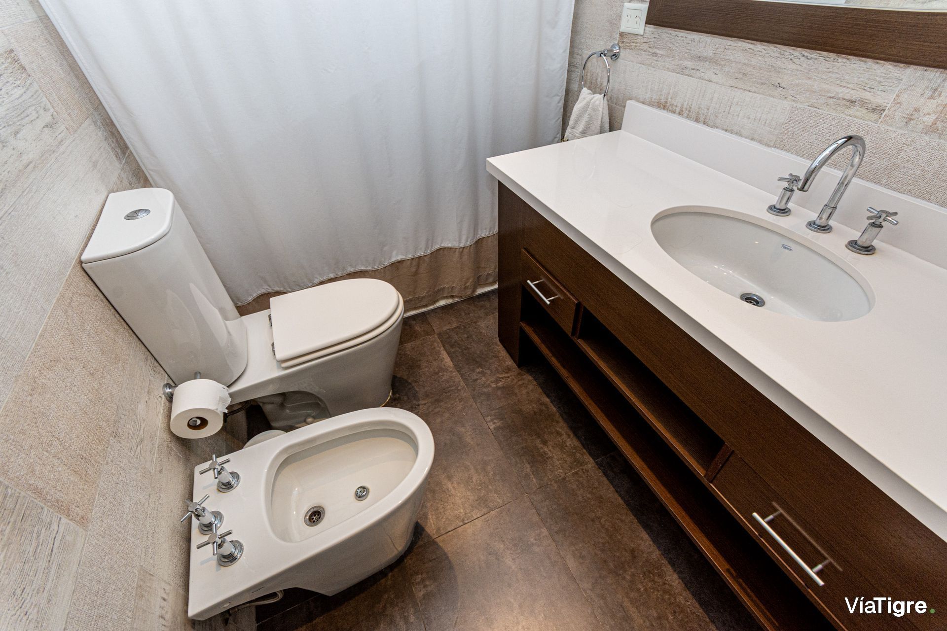 Venta Casa A La Laguna En San Benito Con Piscina