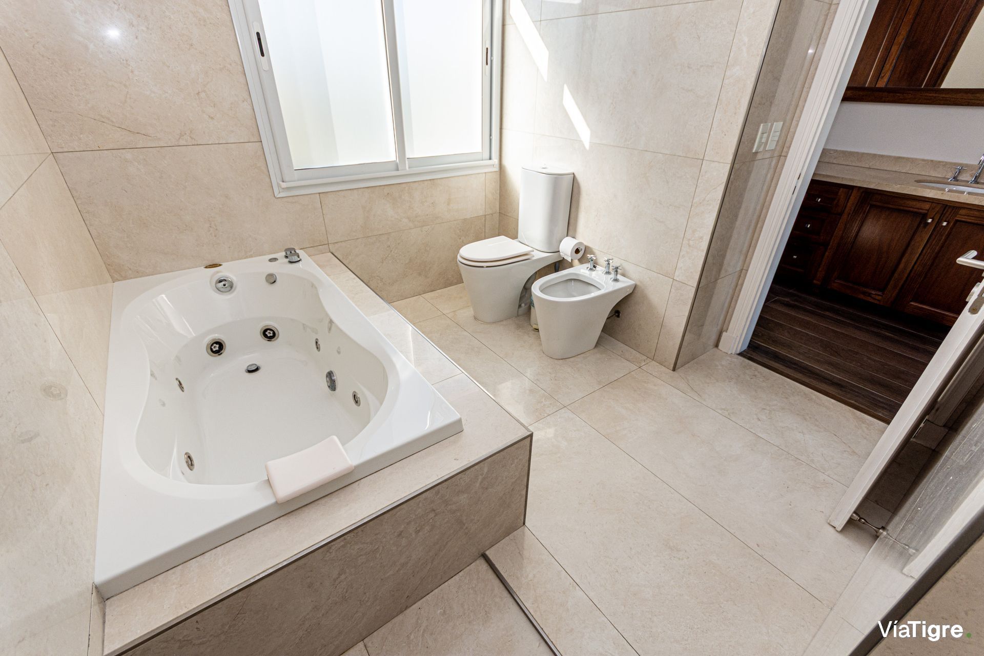 Venta Casa A La Laguna En San Benito Con Piscina
