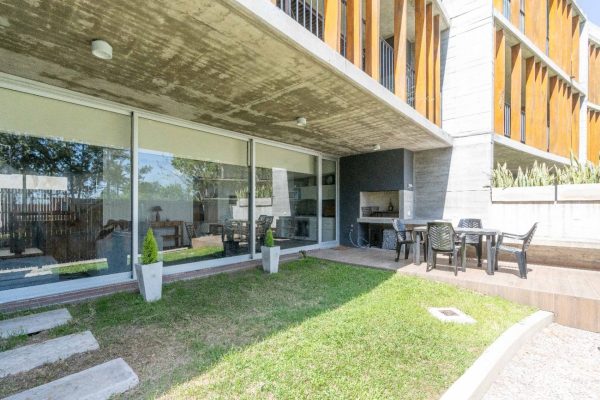 Sale Apartment in Punta Chica 5 Rooms With Garage