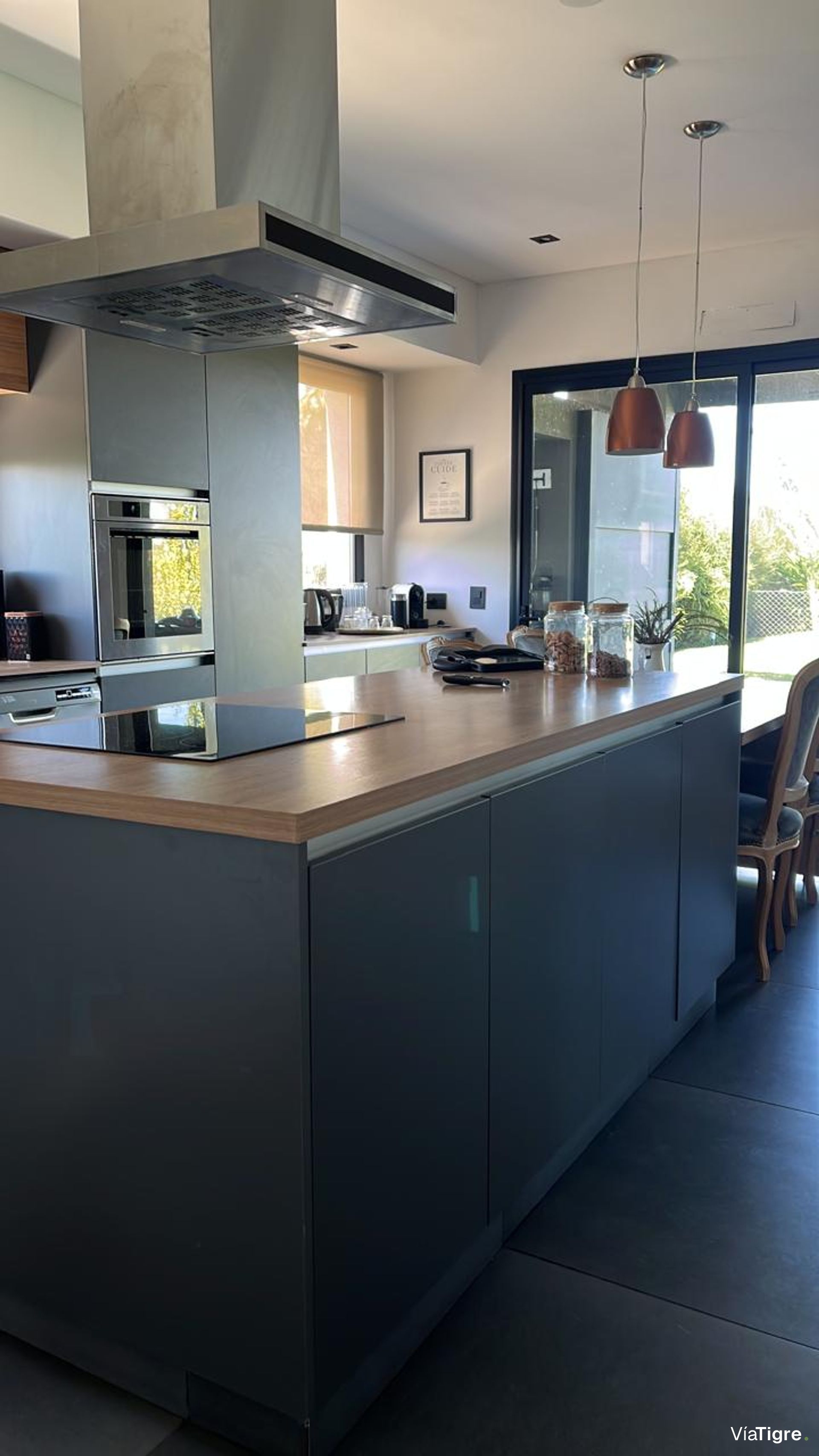Casa 4 amb. con pileta y bajada a la laguna