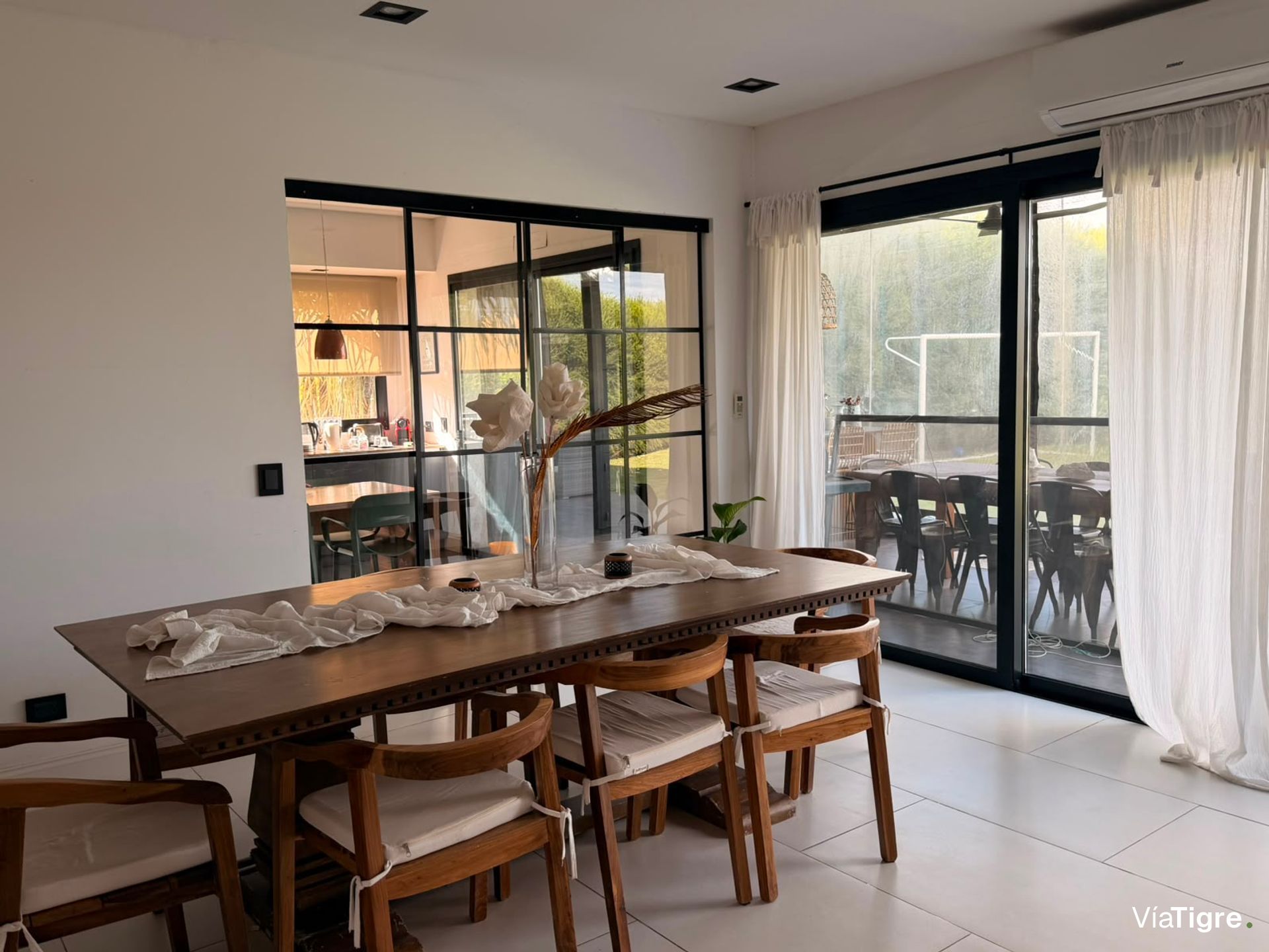 Casa 4 amb. con pileta y bajada a la laguna