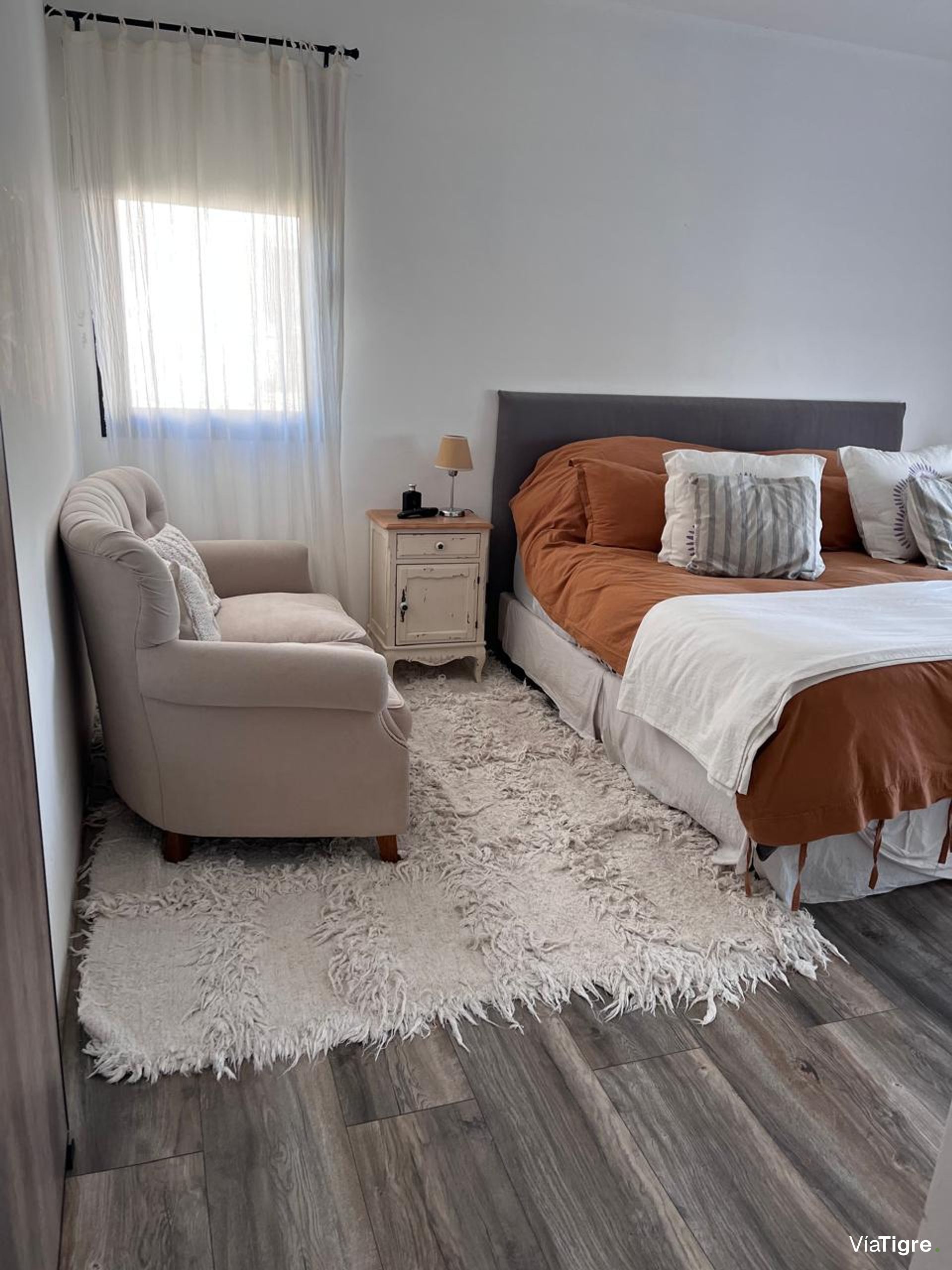 Casa 4 amb. con pileta y bajada a la laguna